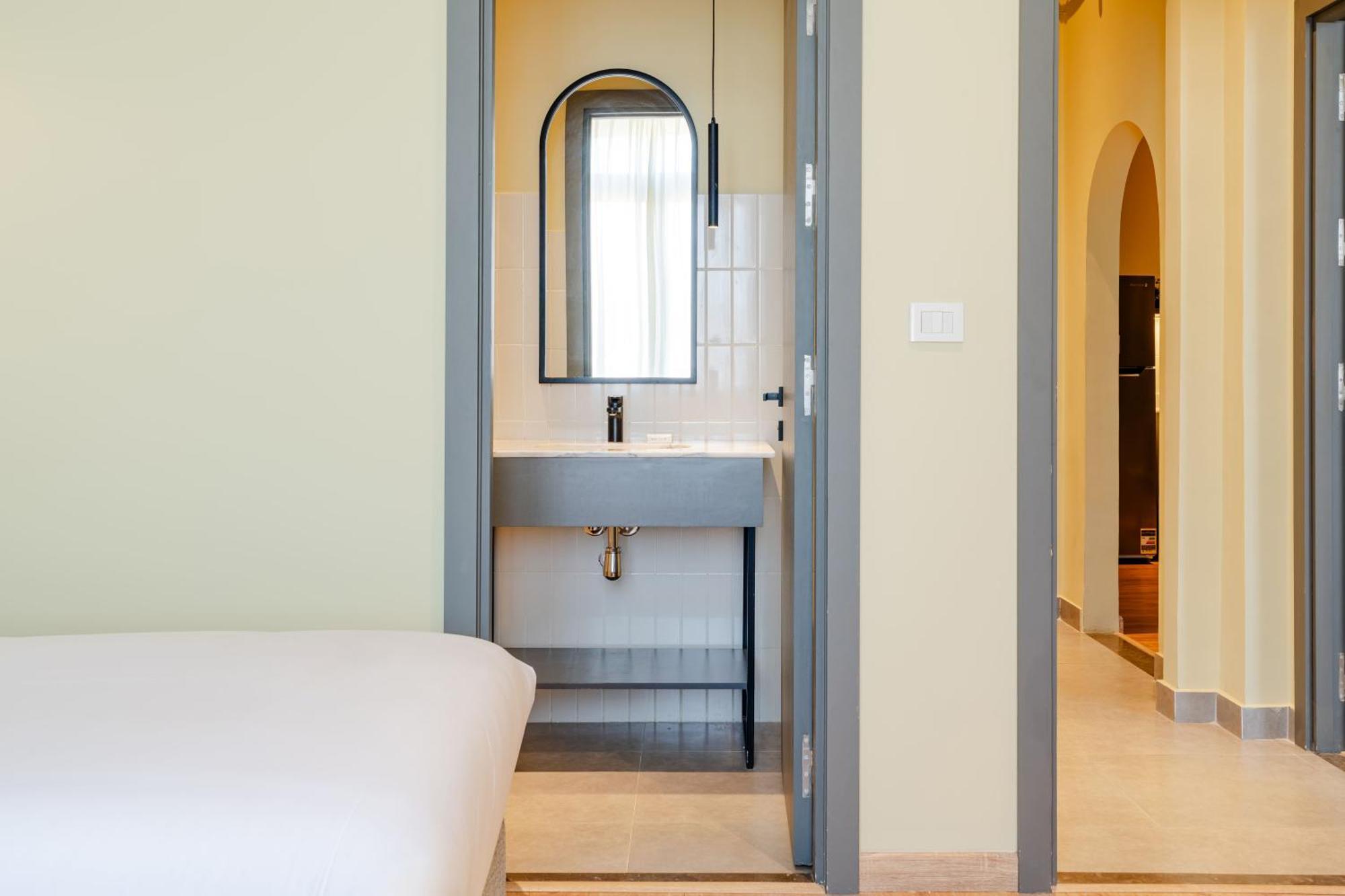 Grey L Studio Apartments Downtown Alexandria Menasce House Екстер'єр фото